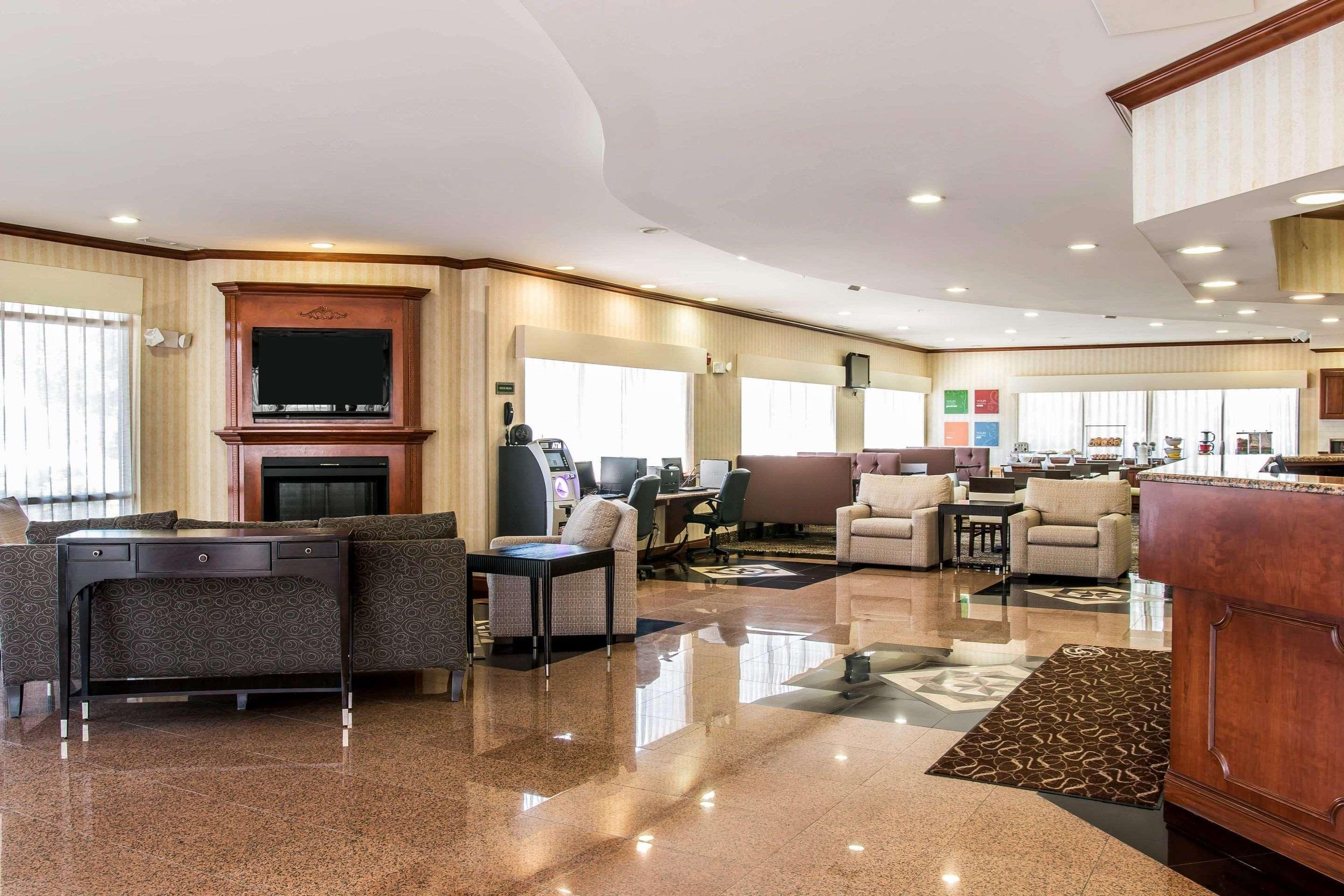 Comfort Suites Canton - Detroit Exterior photo