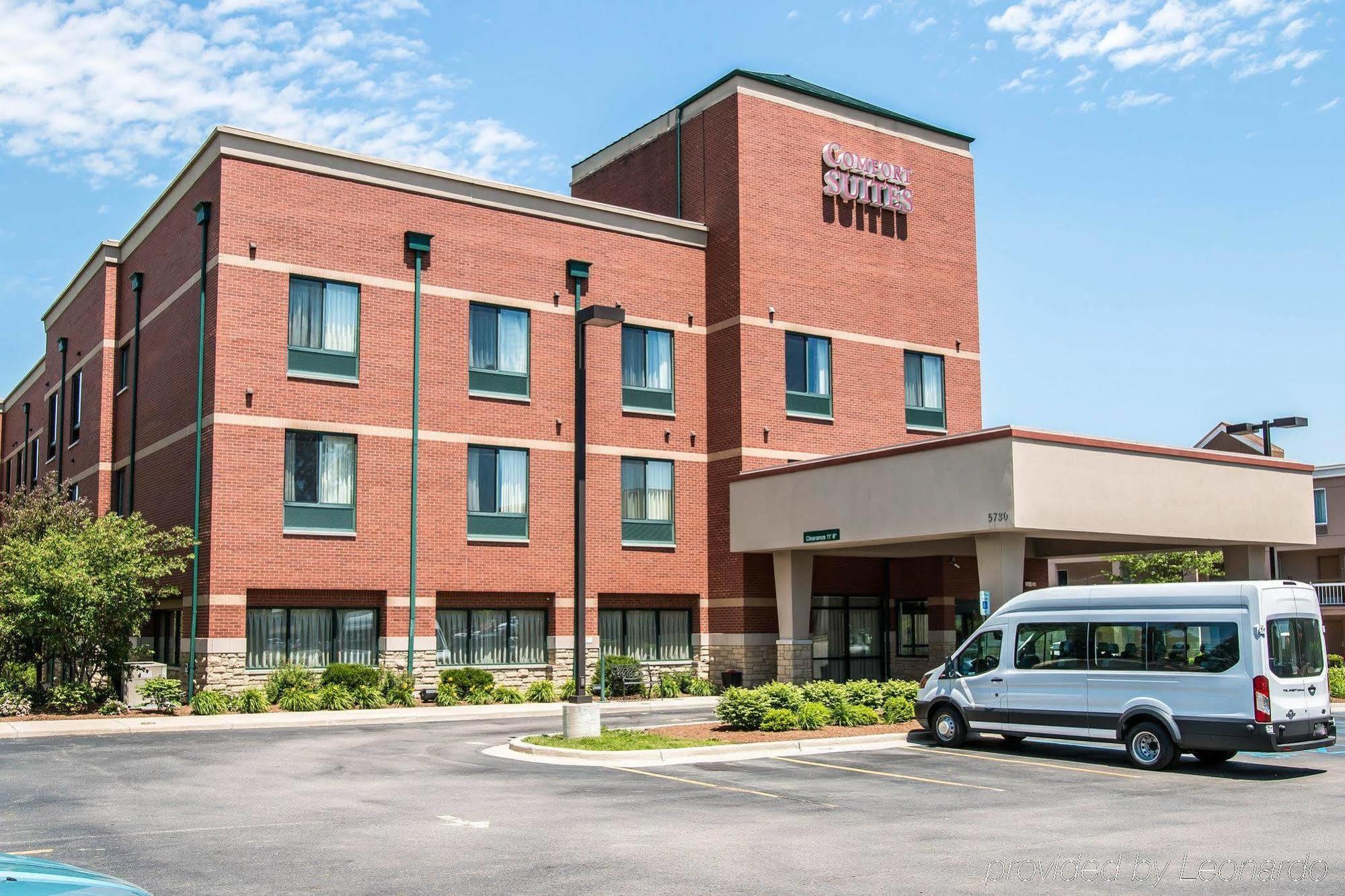 Comfort Suites Canton - Detroit Exterior photo