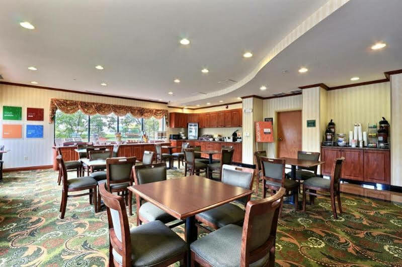 Comfort Suites Canton - Detroit Exterior photo